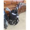 Image 4 : 8 JR Golf Clubs, 2 Bags, 1 Cart