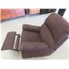 Image 4 : Living Room Comfy Recliner