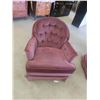 Image 8 : 2 Matching Living Room Button Back Swivel/Rocker Chairs 