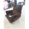 Image 1 : Living Room Swivel/Rocker Chair