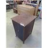 Image 2 : Mahogany 2 Door Cabinet 33'' x 23'' x 19''