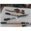 Image 3 : Axe, Hedge Trimmer, Pruners, 3 Tomato Cages 