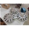Image 1 : 3 Toyota Hub Caps 