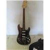 Image 2 : Electric Guitar with Fender Soft Case