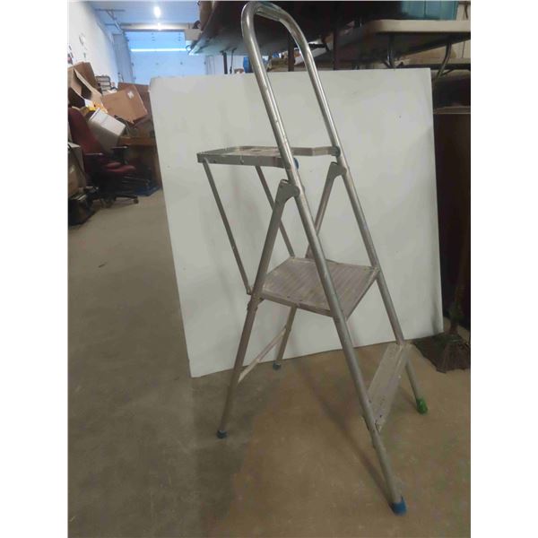 2 Step Aluminum Ladder with Paint Tray