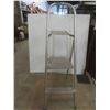 Image 2 : 2 Step Aluminum Ladder with Paint Tray