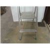 Image 3 : 2 Step Aluminum Ladder with Paint Tray