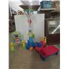 Image 1 : Little Tikes Fun Zone, Push and Ride Racer, 3 Kids TV Trays, Plus