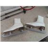 Image 2 : Bauer Ladies Skates Size 7 with Guards, 2 Snow Shoe Poles, Basketball