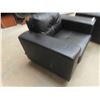Image 6 : Leather/Leather Style Couch and Chair 