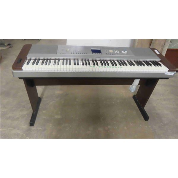 Yamaha Model DGX-640 Keyboard 