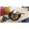 Image 5 : Gas Cans, Funnels, Oil Jugs