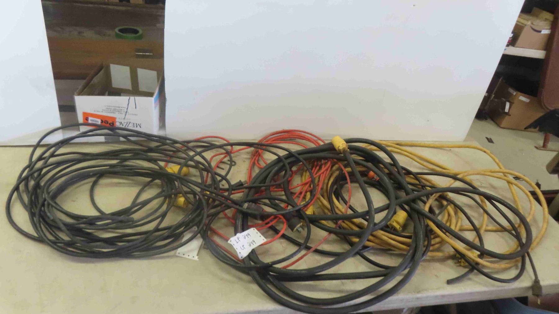 3 Receptacle Plug In Extension Cords Dollhouse #5376 - New Sealed NIP 3 Receptacle Plug In Extension Cords Dollhouse #5376 - New Sealed NIP