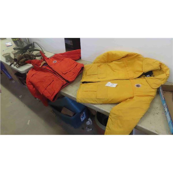 2 Mustang Floater Jackets Size Large 