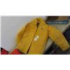 Image 2 : 2 Mustang Floater Jackets Size Large 