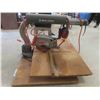 Image 3 : Black and Decker Radial Arm Saw with Manual