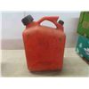 Image 6 : Johnson Marine Metal Gas Container, Plastic Gas Container