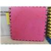 Image 3 : 16 Colorful Foam Tiles 22 1/4'' x 22 1/4'' 