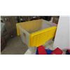 Image 8 : 4 Adult Life Jackets , Storage Bin 