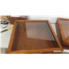 Image 2 : 2 Table Top Display Cases 6 1/2'' x 22'' x 22'' 