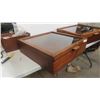 Image 3 : 2 Table Top Display Cases 6 1/2'' x 22'' x 22'' 