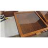 Image 3 : 2 Table Top Display Cases 6 1/2'' x 22'' x 22'' 