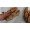 Image 5 : 8 Wooden Shoe Forms