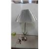 Image 1 : 1970s Lucite Table Lamp with Shade 