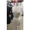 Image 4 : 3 Clothing Store Lady Mannequin 