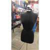 Image 6 : 3 Clothing Store Lady Mannequin 
