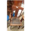 Image 3 : 4 Oak Dining Room Chairs , 1 Captain