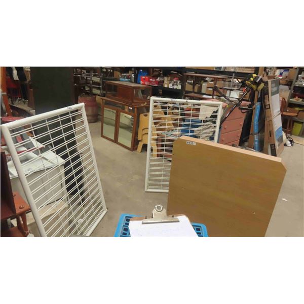 Unassembled T Shaped Store Display Rack 50'' x 36'' , Base 38'' x 40'' 