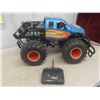 Image 1 : Remote Control Big Foot Monster Truck 25 1/2'' x 17'' x 13'' (Damage to Body, See