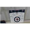 Image 2 : Authentic Winnipeg Jets XXL Mens Jersey , Team Autographed Canvas Frame
