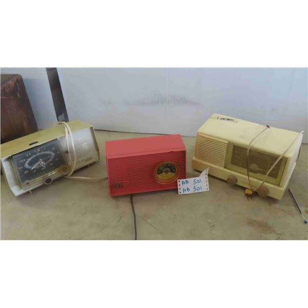 3 Vintage Radios (2) RCA (1) GE 