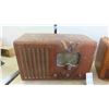 Image 2 : 2 Vintage Radios RCA & Viking