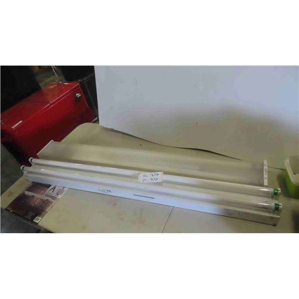 (2) 4' Fluorescent Lights 