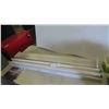 Image 1 : (2) 4' Fluorescent Lights 