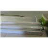 Image 2 : (2) 4' Fluorescent Lights 