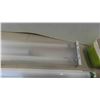 Image 3 : (2) 4' Fluorescent Lights 