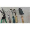 Image 2 : 12 Flower Bed Tools 