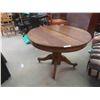 Image 1 : 1/4 Cut Oak Pedestal Table 30'' x 42''