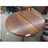 Image 2 : 1/4 Cut Oak Pedestal Table 30'' x 42''