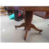 Image 3 : 1/4 Cut Oak Pedestal Table 30'' x 42''