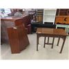 Image 1 : Walnut Fold Out Table with 3 Leafs (Normal Size) 31'' x 38''