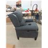 Image 4 : Power Recliner - Good Condition