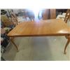 Image 3 : Oak Table 30'' x 67'' x 44'', (2) 15 1/2'' Leaves & 8 Chairs -