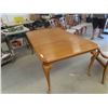 Image 4 : Oak Table 30'' x 67'' x 44'', (2) 15 1/2'' Leaves & 8 Chairs -