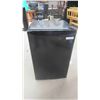 Image 1 : Danby Bar Fridge 33 1/2'' x 20 1/2'' x 21''