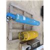 Image 5 : 2 Tanks (1) Helium (1) Propane 